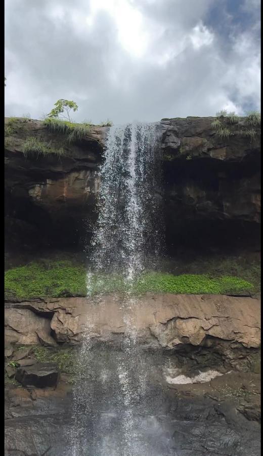 Vila King'S Landing Karjat Exteriér fotografie