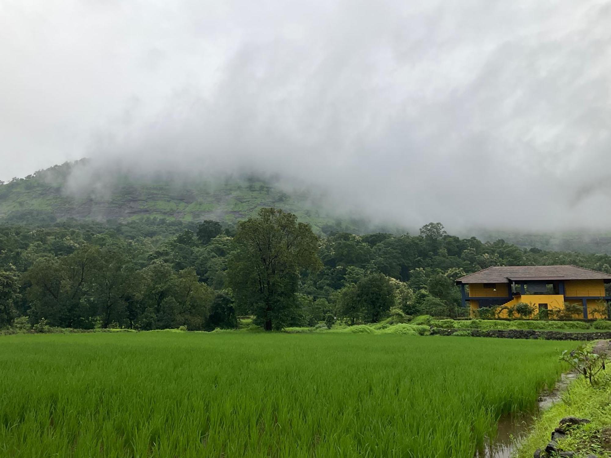 Vila King'S Landing Karjat Exteriér fotografie